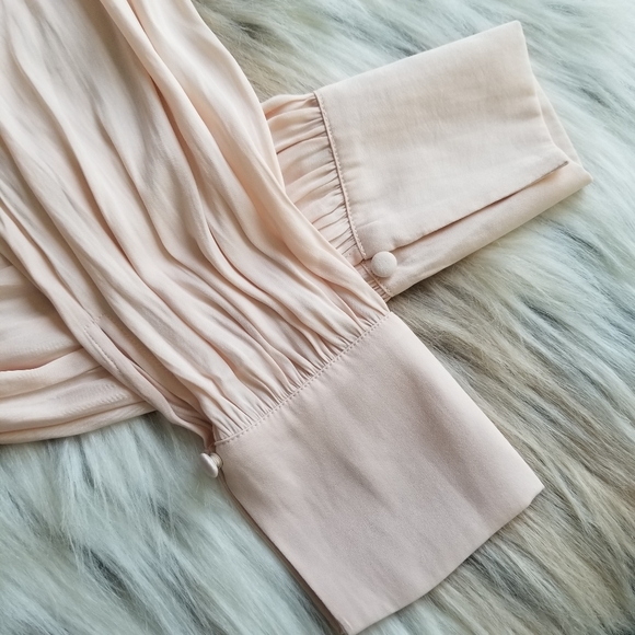 Evereve Rosalie Satin Surplice Long Sleeve Top Size Small - Picture 10 of 12